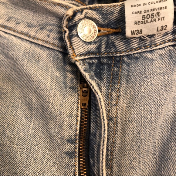 100% Cotton Levi's 505 Men's Light Blue, Regular Fit Straight legs. - Picture 3 of 10